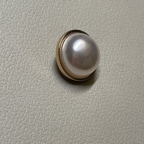 Authentic Chanel charm pearl gold - Picture 2 of 6